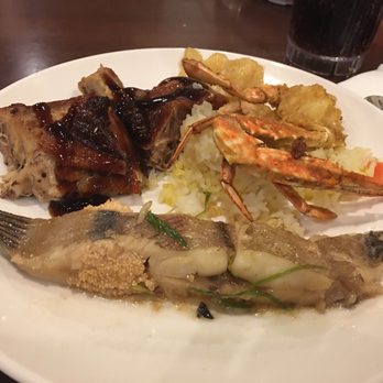 Vegas Seafood Buffet - 2nd plate!!! Look at all the baby eggs in that fish yummy - Buffets Near Me - Glendale, California