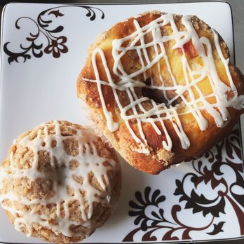 The Cheesecakery - Coffee Cake Donut & Strawberry Crown - Food Trucks Near Me - Cincinnati, Ohio The Cheesecakery - Coffee Cake Donut & Strawberry Crown - Food Trucks Near Me - Cincinnati, Ohio