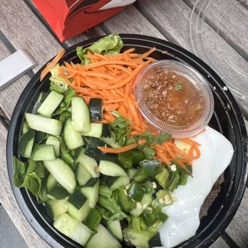 Sizzle&Crunch - Vermicelli with Grilled Beef, Tofu, & a Sunny Side Egg - Vietnamese Near Me - Bellevue, Washington Sizzle&Crunch - Vermicelli with Grilled Beef, Tofu, & a Sunny Side Egg - Vietnamese Near Me - Bellevue, Washington