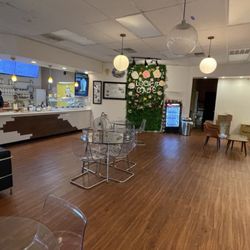 Look Up Dessert Cafe - Dinning area