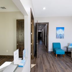 Thrive Medical - Check in looking down hall