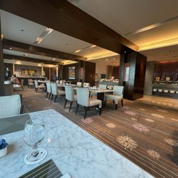 Radisson Blu Cebu - Business class lounge (worth the upgrade charge)