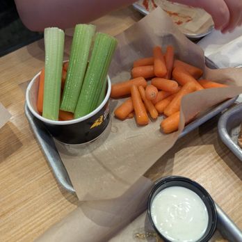 Buffalo Wild Wings - American Near Me - Skokie, Illinois
