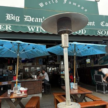Big Dean's Ocean Front Cafe - Stella goblet engraver front of the building - Bars Near Me - Santa Monica, California Big Dean's Ocean Front Cafe - Stella goblet engraver front of the building - Bars Near Me - Santa Monica, California