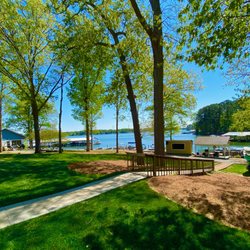 Lake Effects Boat Rentals - Lake Effects rentals on Lake Norman, operating out of Midway Marina.