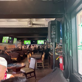 Johnny's Wingz N Tingz - Inside - Sports Bars Near Me - Kapaʻa, Hawaii Johnny's Wingz N Tingz - Inside - Sports Bars Near Me - Kapaʻa, Hawaii