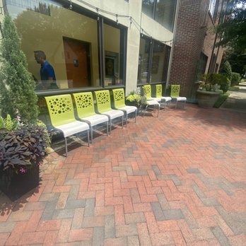 Shiki - Outside waiting area - Asian Fusion Near Me - Homewood, Alabama