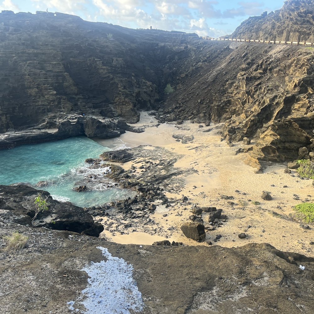 Go Tours Hawaii - Hālona Cove - Bus Tours Near Me - Honolulu, Hawaii