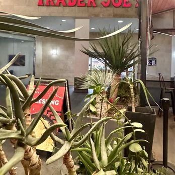 Trader Joe's - Grocery Near Me - Los Angeles, California