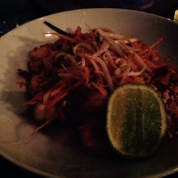 Sawatdee Thai Restaurant - Nudler med scampi, lime og peanøtter! Friskt og godt! Nr.15