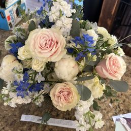 Flower arrangement by Meredith Flower arrangement by Meredith