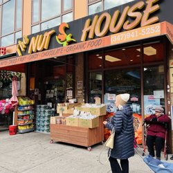 The Nut House - This is the one and only in Brooklyn. Like Rays Pizza in the 1970's, don't be fooled into shopping at one of the copies!