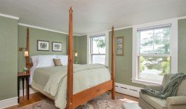 The Lake House at Ferry Point Inn by null