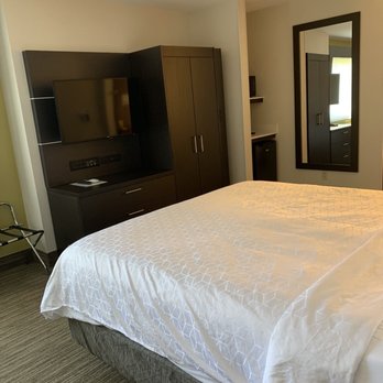 Holiday Inn Express & Suites Bishop - Flat screen / wardrobe closet - Hotels Near Me - Bishop, California