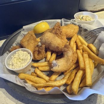 2 Shea's Salty Dog - Grouper basket - American Near Me - Marco Island, Florida 2 Shea's Salty Dog - Grouper basket - American Near Me - Marco Island, Florida