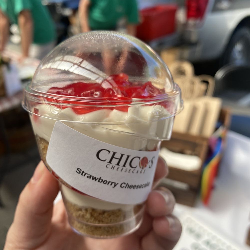 Chico's Cheesecakes - Strawberry cheesecake - Desserts Near Me Chico's Cheesecakes - Strawberry cheesecake - Desserts Near Me