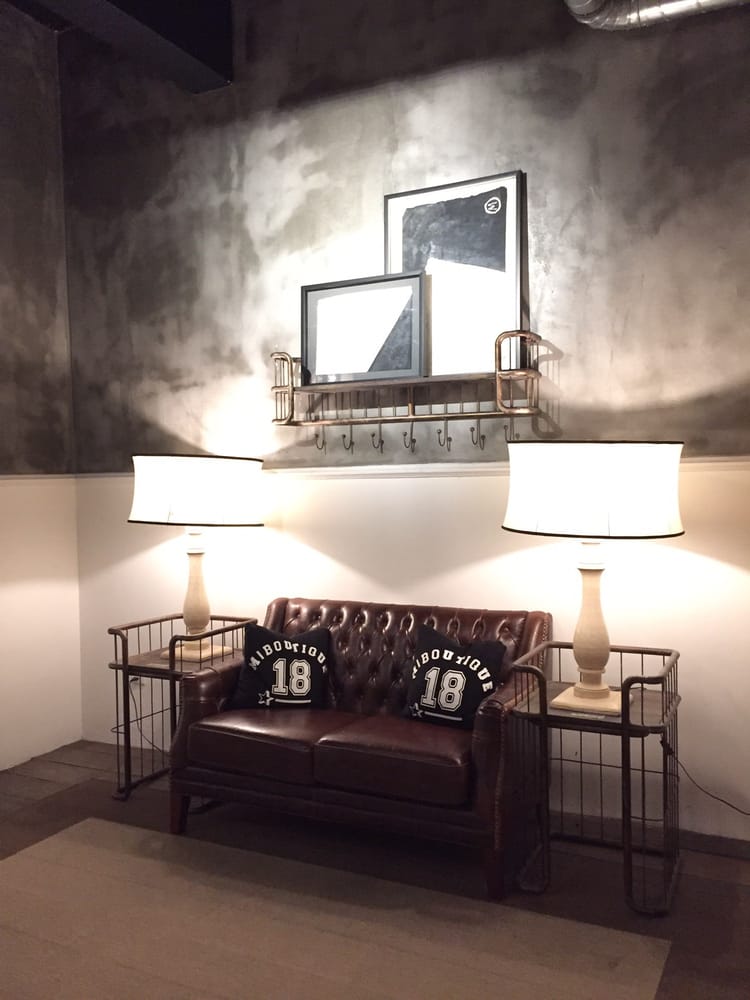 M Boutique Station 18