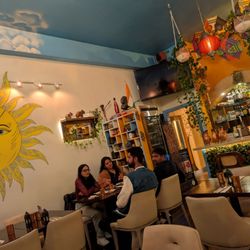 Hariyali Express Indian Cuisine & Bar - Group seating