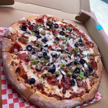 Di's Homemade Pizza - Supreme - Pizza Near Me - New Braunfels, Texas Di's Homemade Pizza - Supreme - Pizza Near Me - New Braunfels, Texas