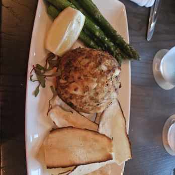 Citron - Crabcake and aspargus - New American Near Me - Baltimore, Maryland