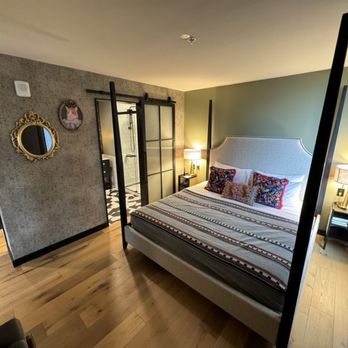 Moxy Madison Downtown - Bedroom - Hotels Near Me - Madison, Wisconsin