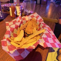 Bern's Tavern - Chicken fingers with fries
