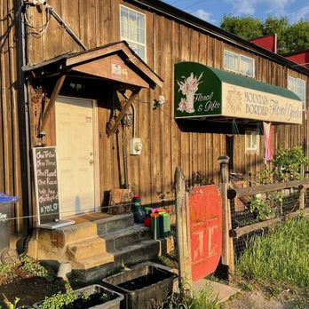 Mountain Border Floral Garden - Storefront view. - Florists Near Me - Hope, British Columbia