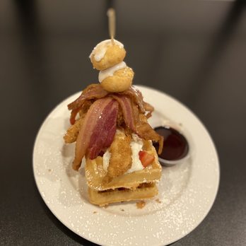 Maple Leaf Diner - Chicken Chicken, Bacon and Waffles - American Near Me - Dallas, Texas Maple Leaf Diner - Chicken Chicken, Bacon and Waffles - American Near Me - Dallas, Texas