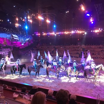 Dolly Parton's Stampede - Christmas show - Performing Arts Near Me - Pigeon Forge, Tennessee