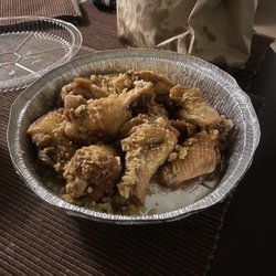 Maxwell's Pub - Fresh Garlic Parmigiana Chicken Wings and Fries