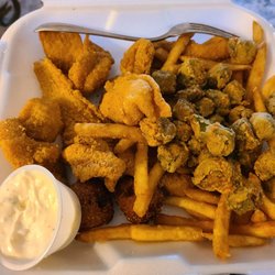 CJ's Coastal Grill - The fish was really good not amazing. I saw no one in masks. I saw no hand sanitizer.