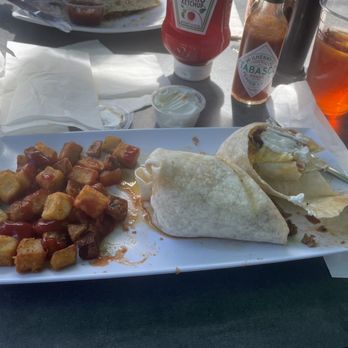 Tarpon Tavern - Breakfast burrito - American Near Me - Tarpon Springs, Florida