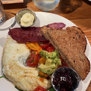 Beatrix - Streeterville - A Wonderful Egg White Omelet - New American Near Me - Chicago, Illinois