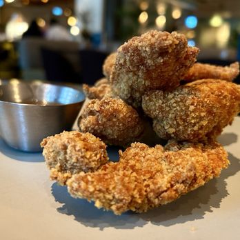 Earls Kitchen + Bar - Breakfast & Brunch Near Me - Toronto, Ontario