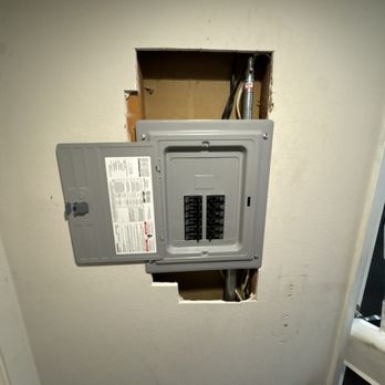 AH Modern Electric - Replaced an old Zinsco sub panel to a brand new 12/24 Siemens. - Electricians Near Me AH Modern Electric - Replaced an old Zinsco sub panel to a brand new 12/24 Siemens. - Electricians Near Me