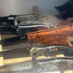 Vendors' Village - HUGE variety of knifes!!!