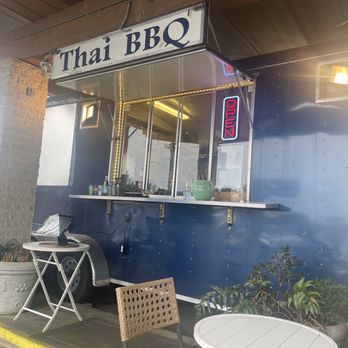 Big Blue Thai BBQ - The front of the shop. You can place the order with them or on the tablet. There about 3 or 4 tables you can eat there if you want. - Thai Near Me - Salem, Oregon