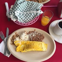 La Tortuga - Ham and cheese omelette with beans, chilaquiles, juice, coffee and tortillas