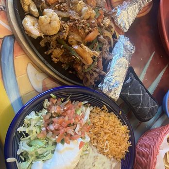 El Maguey - Fajitas and fillings - Mexican Near Me - Manchester, Missouri El Maguey - Fajitas and fillings - Mexican Near Me - Manchester, Missouri