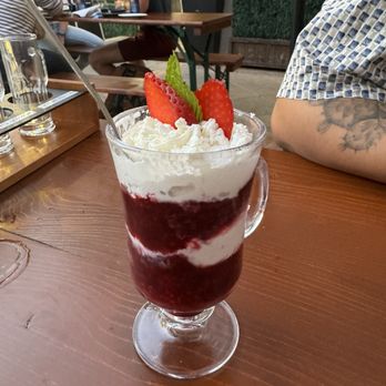 Ludwig's Biergarten - Heisse Liebe// Vanilla Ice Cream w Raspberry Sauce - German Near Me - Mountain View, California Ludwig's Biergarten - Heisse Liebe// Vanilla Ice Cream w Raspberry Sauce - German Near Me - Mountain View, California