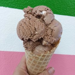 La Michoacana Estrella - 2 scoops of Rocky road