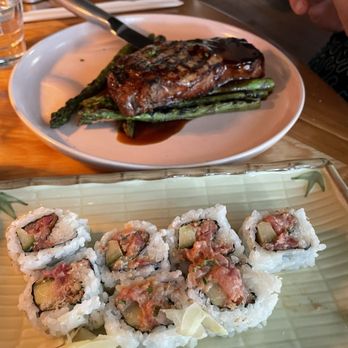 Saltwater Coastal Grill - Sushi and steak - Mediterranean Near Me - Rosemont, Illinois