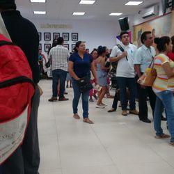 Palacio del Gobierno del Estado Zona Norte - Y hubo un buen de filas lo que hizo falta mas tiempo y dividirse en 3 como mínimo imagínese personas