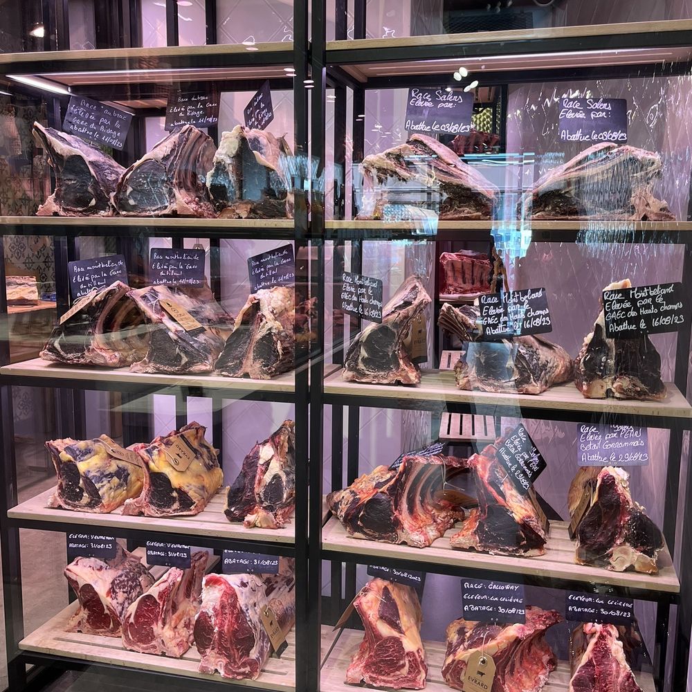 Maison Evrard - Beautiful meat being aged - Meat Shops Near Me - Lille, 59 Maison Evrard - Beautiful meat being aged - Meat Shops Near Me - Lille, 59