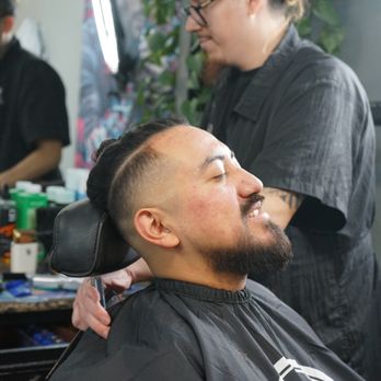 The Crue - Greg in action killing the fade! - Men's Hair Salons Near Me - Muskegon, Michigan The Crue - Greg in action killing the fade! - Men's Hair Salons Near Me - Muskegon, Michigan
