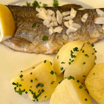 Himmelreich Höhlenrestaurant - Forelle mit Petersilienkartoffeln - German Near Me - Attendorn, NW Himmelreich Höhlenrestaurant - Forelle mit Petersilienkartoffeln - German Near Me - Attendorn, NW