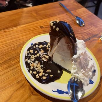 Duke's La Jolla - Hula Pie - New American Near Me - La Jolla, California