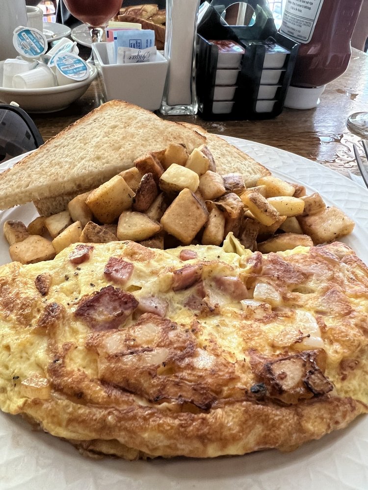 534 BISTRO 534 Broadway, Saratoga Springs, New York Cocktail Bars