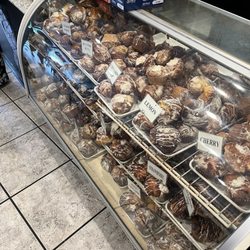 Bakery Mill & Deli - Bakery case 1