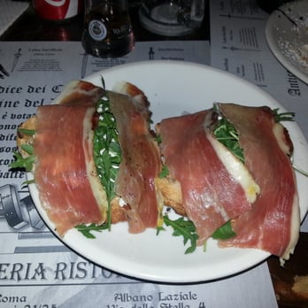 Avalon - Bruschette speck, rucola e formaggio spalmabile. - Pubs Near Me - Rome, RM